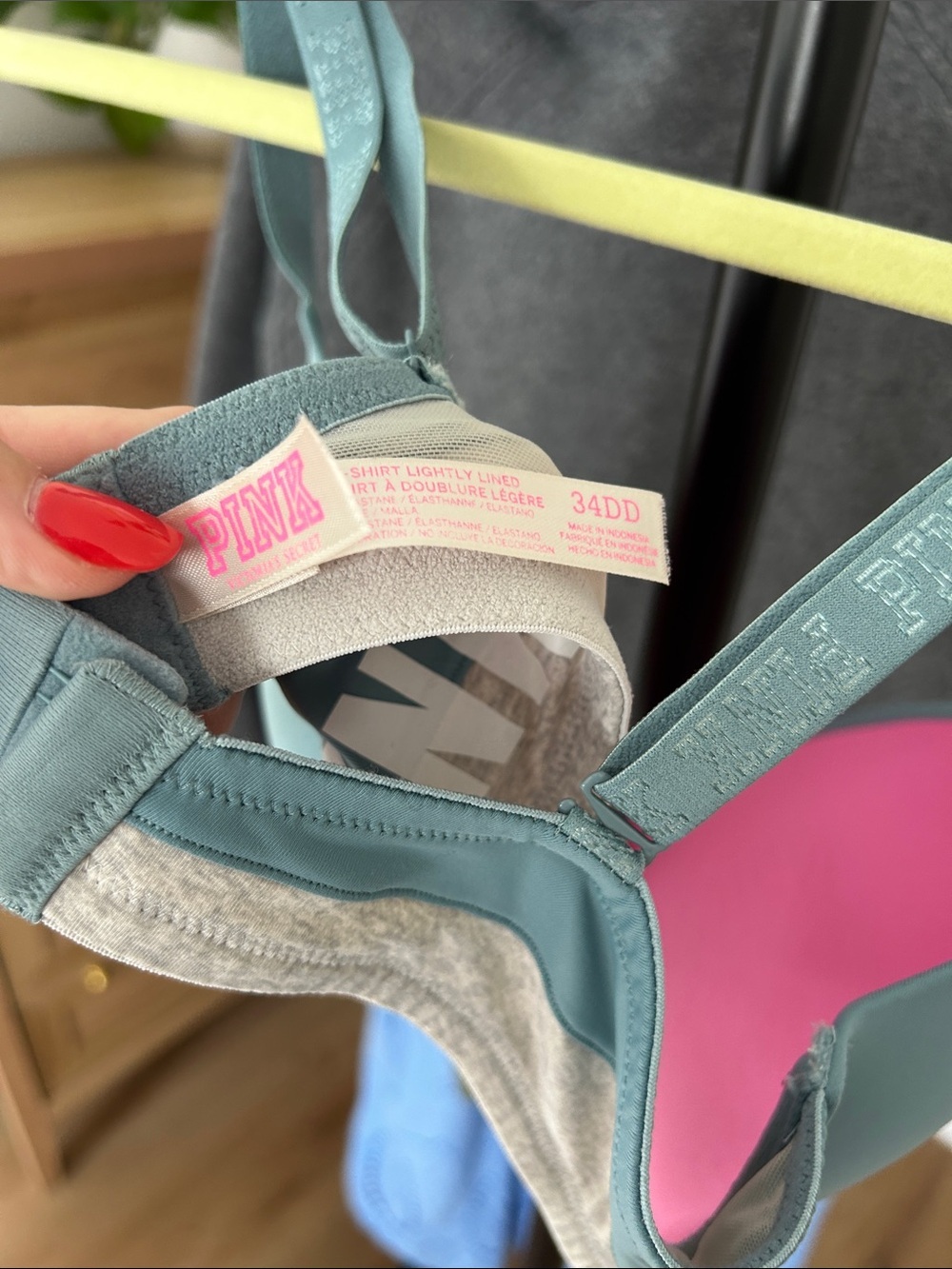 Victorias Secret PINK T-Shirt Bra. Size 34DD. Underwire/padded. - Picture 3 of 5
